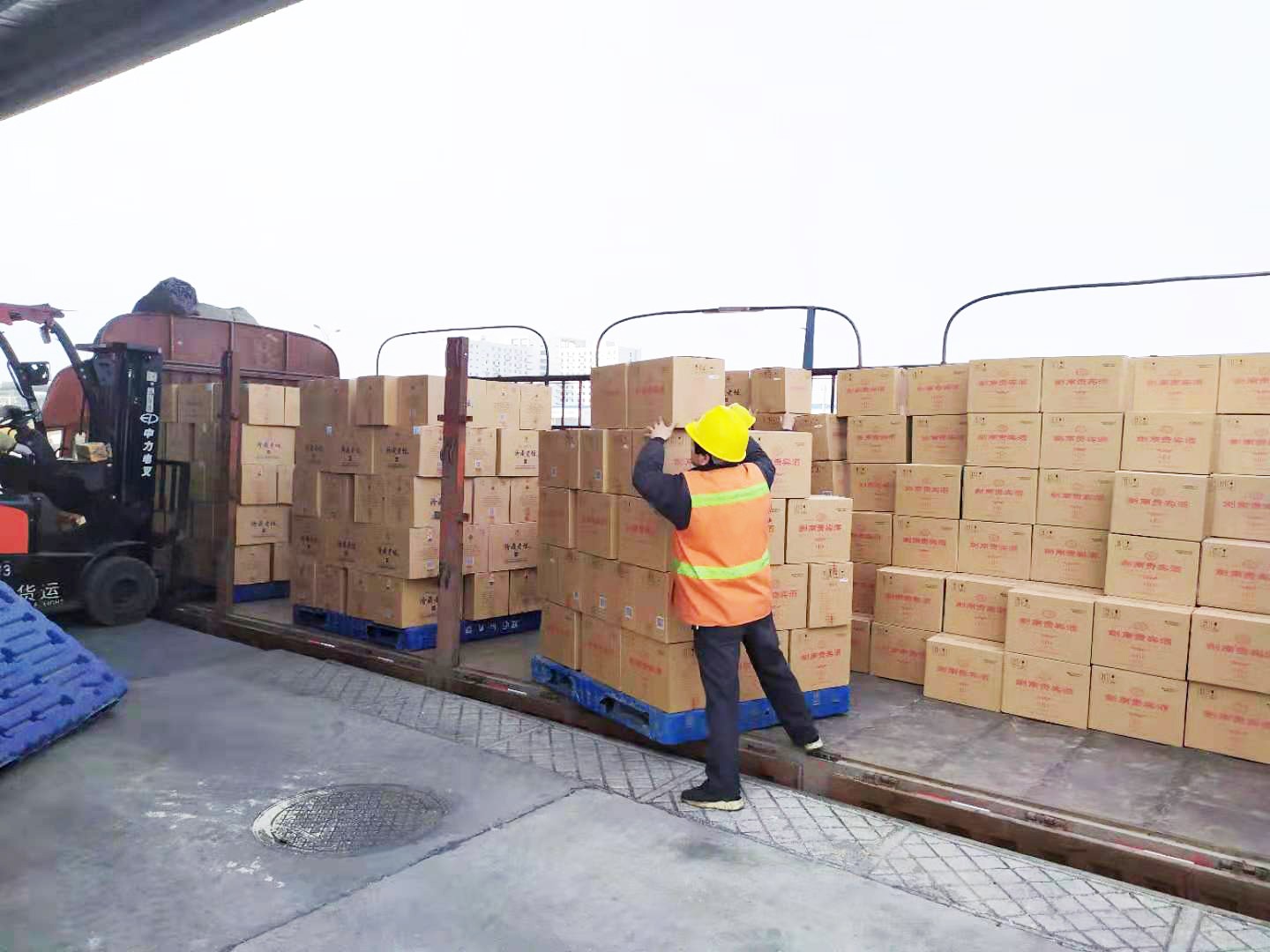 仓库搬运工 负重前行的物流基石